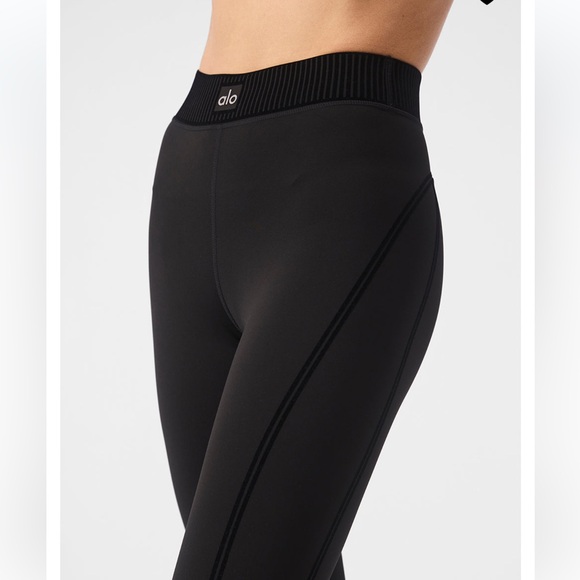 ALO Airlift High-Waist 7/8 Line Up Legging - Picture 3 of 7